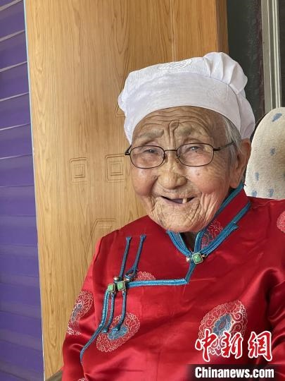 薩仁托婭拍攝的“草原母親”?！∷_仁托婭供圖