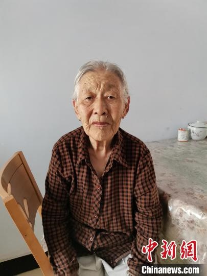 薩仁托婭拍攝的“草原母親”?！∷_仁托婭供圖