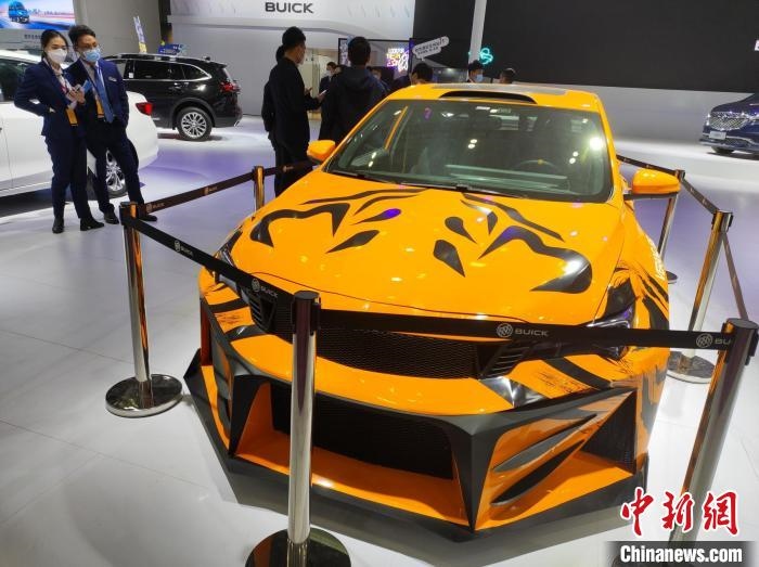 長沙國際車展上展出的汽車。　唐小晴 攝