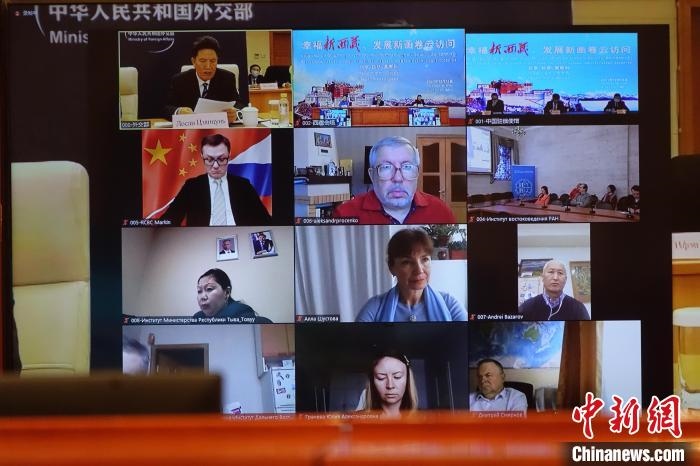 “幸福新西藏、發(fā)展新畫卷”云訪問活動在拉薩、北京、莫斯科等地同時舉行。　冉文娟 攝