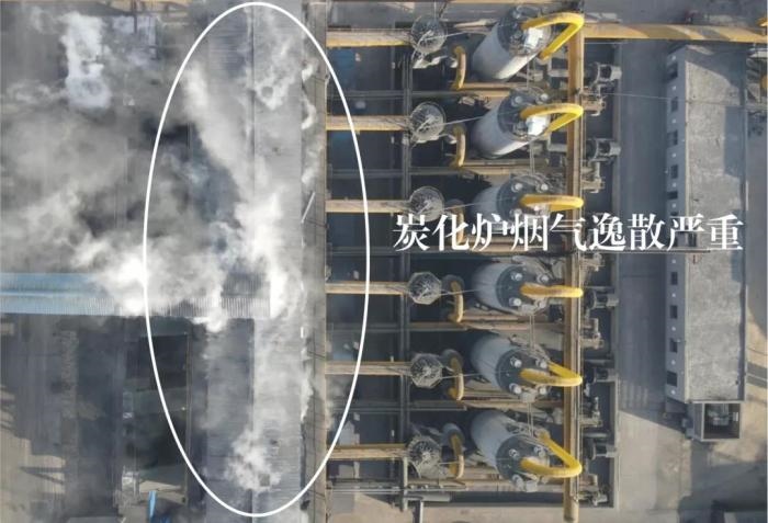  2021年12月11日，督察組使用無(wú)人機(jī)拍攝，榆林市榆陽(yáng)區(qū)瑞森煤化工公司炭化爐煙氣逸散嚴(yán)重