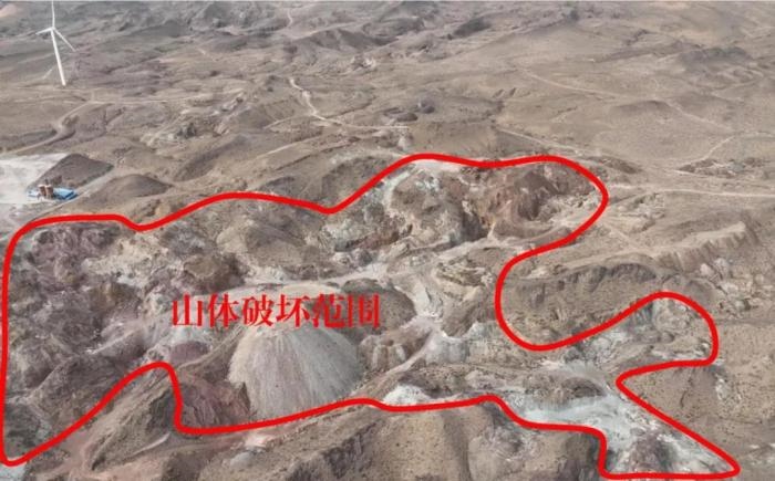  2021年12月12日，督察組使用無人機(jī)拍攝，中寧縣馬道梁北部歷史遺留礦山破壞山體面積達(dá)240余畝，現(xiàn)場滿目瘡痍、千瘡百孔