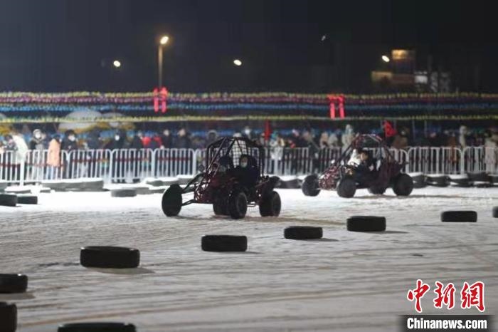 來吧，一起體驗雪地越野車的刺激吧?！∮诤Ｑ?攝