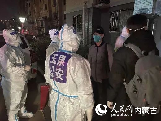 耐心溝通，居民們轉(zhuǎn)變態(tài)度。平安玉泉供圖