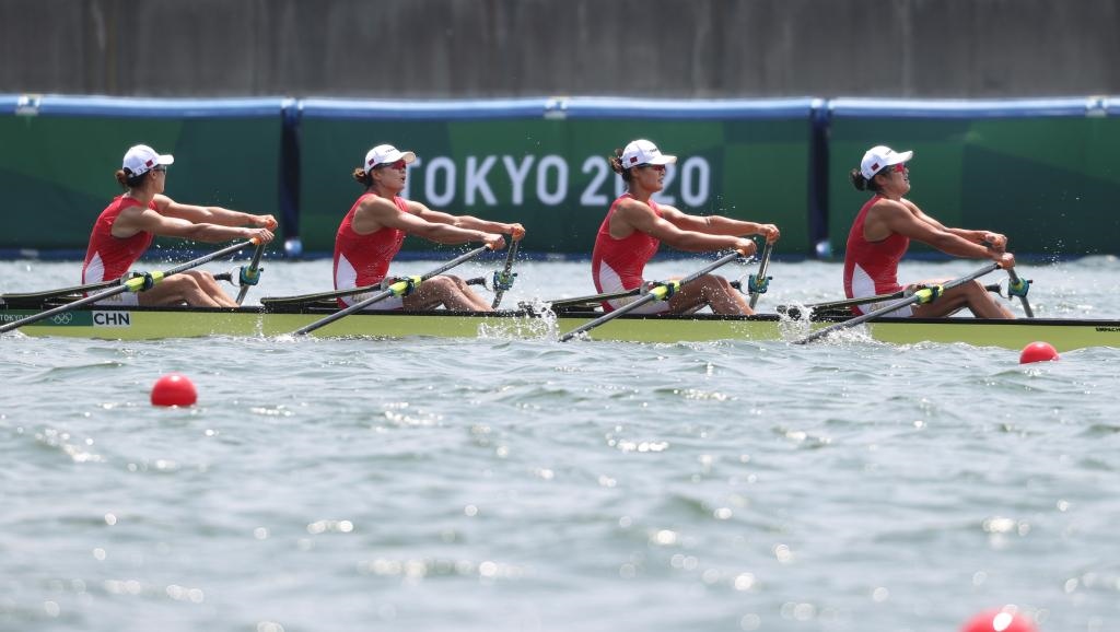 7月28日，中國隊選手陳云霞、張靈、呂揚(yáng)、崔曉桐在比賽中。新華社記者杜瀟逸攝.jpg