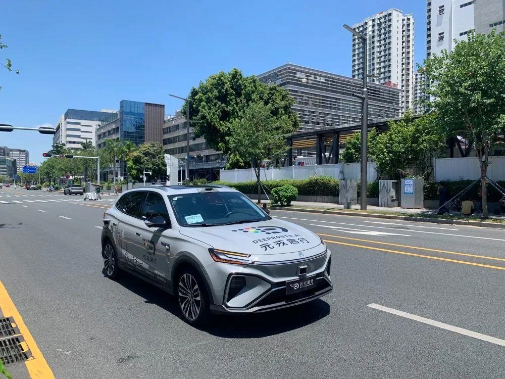 △自動駕駛汽車在河套深港科技創(chuàng)新合作區(qū)開展道路測試。