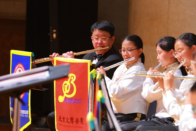 “樂動金帆 ‘藝’起交響”為主題的專場音樂會現(xiàn)場。主辦方供圖