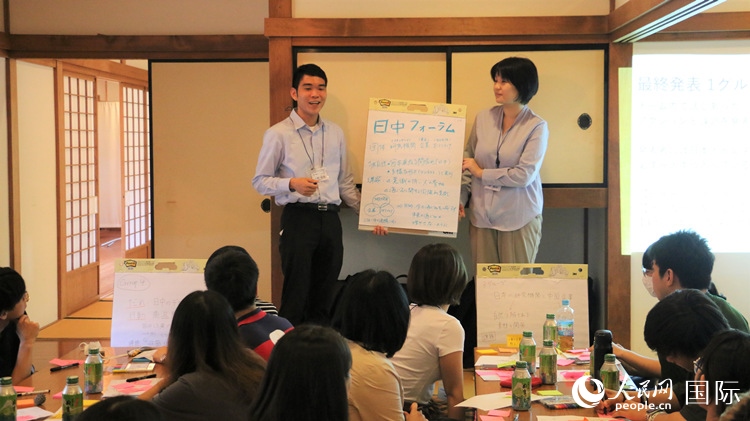 發(fā)表各自的研討成果。人民網(wǎng) 許可攝