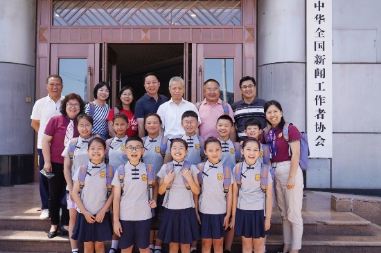 文縣東壩童聲合唱團(tuán)的孩子們?cè)谥袊泤f(xié)。