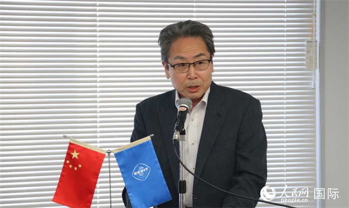 日本國貿(mào)促專務(wù)理事安田真人在日本路演會場發(fā)表致辭。人民網(wǎng) 許可攝