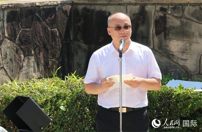 昆明市副市長安恩法在紀(jì)念儀式上致辭。人民網(wǎng) 許可攝