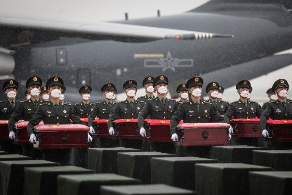 △2022年9月16日，載運(yùn)著88位在韓中國人民志愿軍烈士遺骸及837件遺物的空軍專機(jī)降落在沈陽桃仙國際機(jī)場，英雄們回到祖國懷抱。