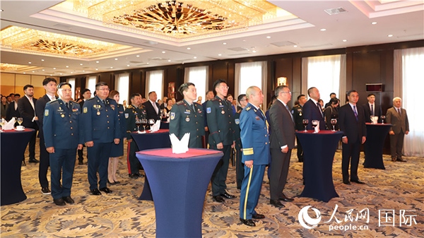 中國(guó)駐蒙古國(guó)使館慶祝建軍96周年招待會(huì)現(xiàn)場(chǎng)。人民網(wǎng)記者 霍文攝