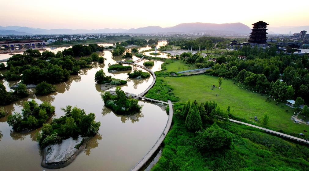 2022年5月16日拍攝的天漢濕地公園景色。新華社記者 邵瑞 攝