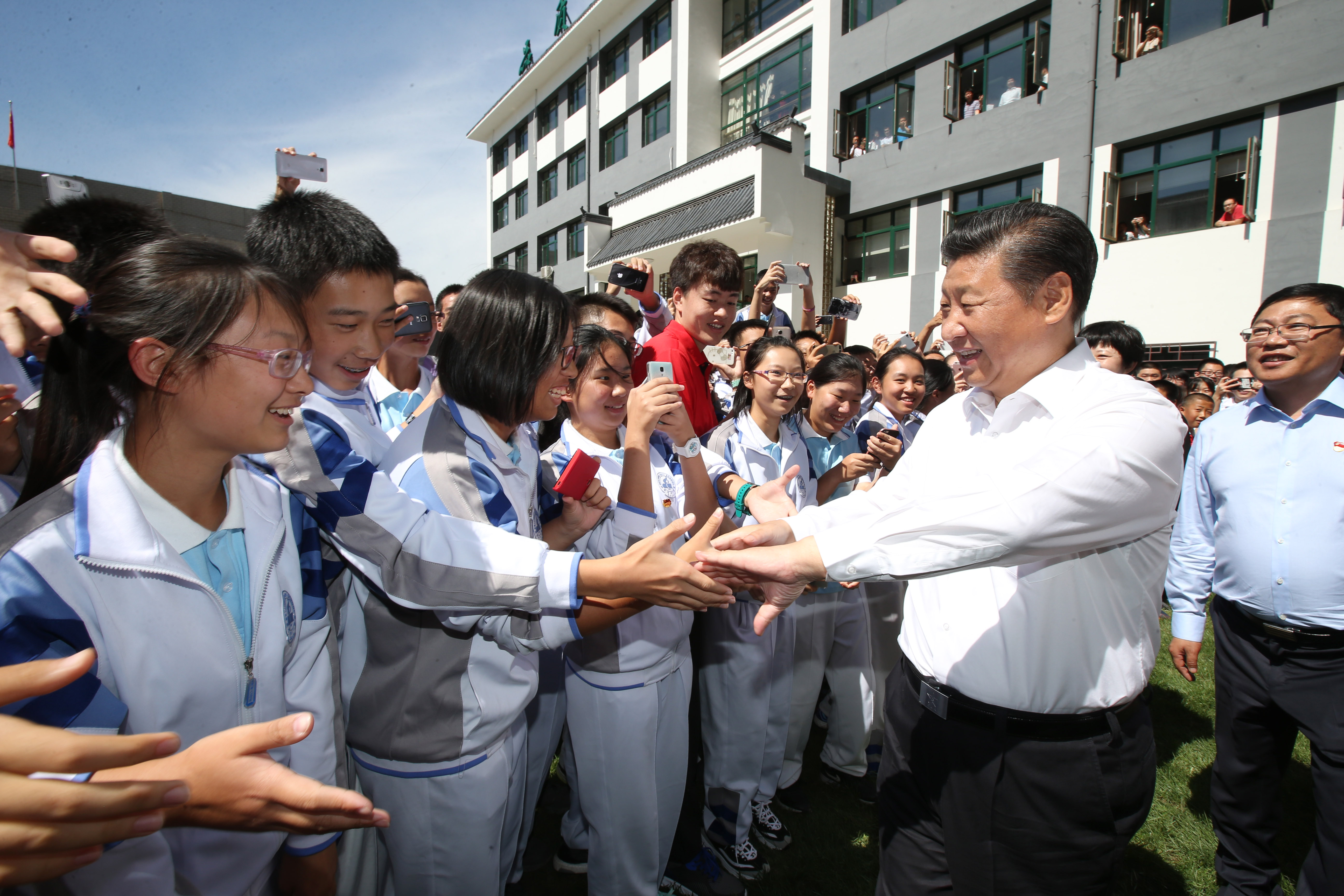 2016年9月9日，習(xí)近平總書記來到位于北京市海淀區(qū)的八一學(xué)?？赐麕熒? width=