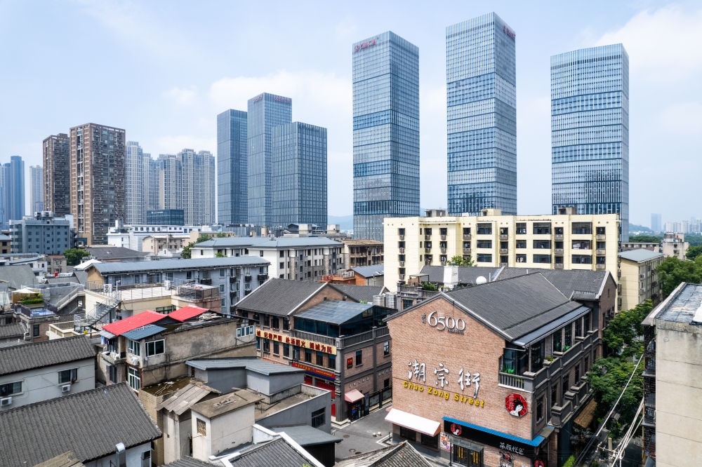  這是在長(zhǎng)沙市開(kāi)福區(qū)拍攝的潮宗街及周邊景色（無(wú)人機(jī)照片，6月7日攝）。新華社記者 陳思汗 攝
