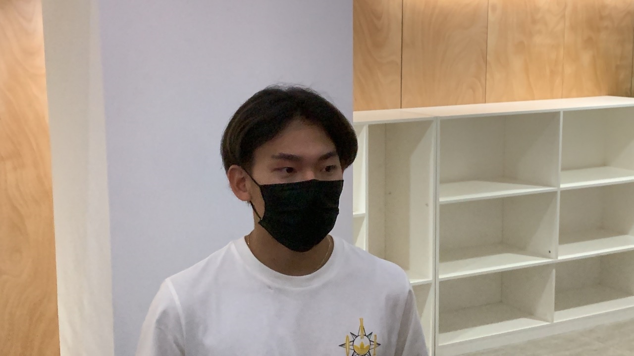 蘇翊鳴接受媒體采訪。荊政崳攝