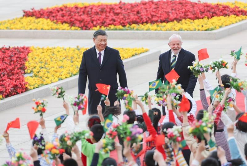 2023年4月14日，習近平主席在北京人民大會堂東門外廣場為來華進行國事訪問的巴西總統(tǒng)盧拉舉行歡迎儀式。