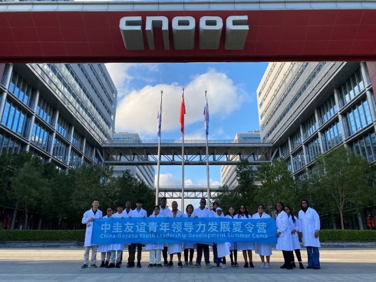 代表團參觀未來科技城。中海油圭亞那有限公司供圖
