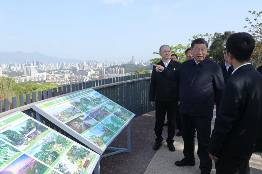 2021年3月24日，習(xí)近平在福建福州福山郊野公園觀景平臺(tái)，聽(tīng)取城市生態(tài)公園規(guī)劃建設(shè)、城市水系綜合治理情況匯報(bào)。