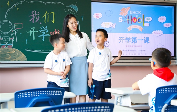 8月30日，雄安史家胡同小學(xué)學(xué)生體驗(yàn)學(xué)校生活。