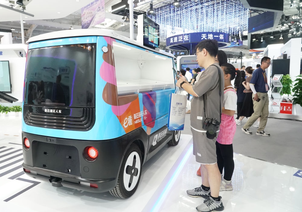 這是9月3日在首鋼園拍攝的一款無人車。新華社記者 任超 攝