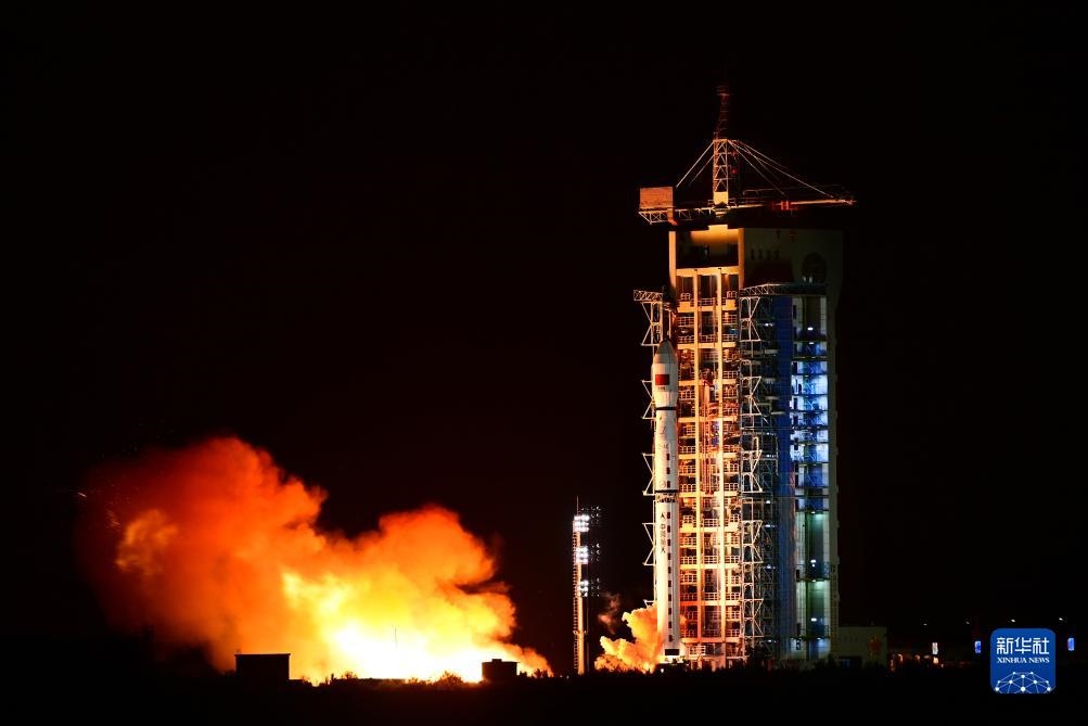 9月7日02時14分，我國在酒泉衛(wèi)星發(fā)射中心使用長征四號丙運載火箭，成功將遙感三十三號03星發(fā)射升空，衛(wèi)星順利進入預定軌道，發(fā)射任務獲得圓滿成功。新華社發(fā)（汪江波 攝）