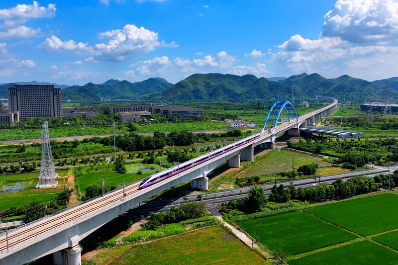 復(fù)興號亞運智能動車組列車。上海鐵路局融媒體中心供圖