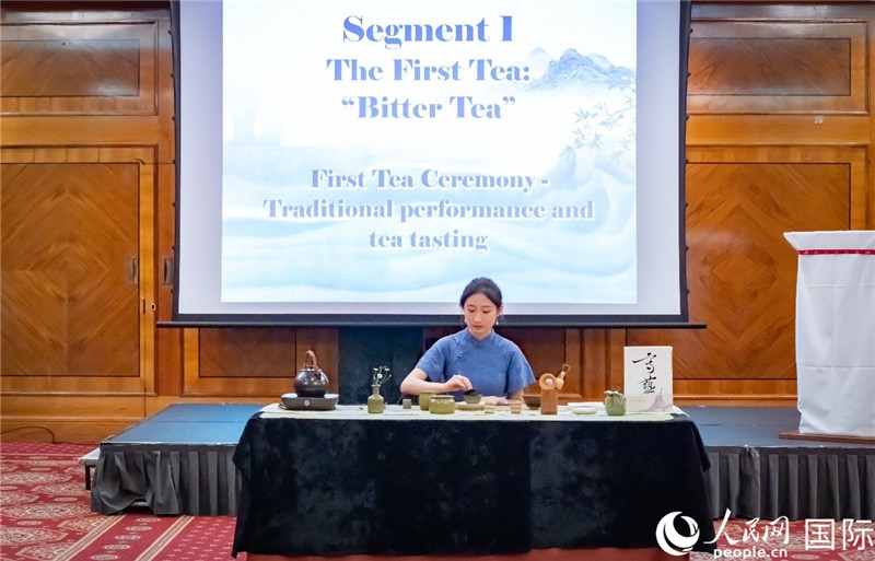 圖為茶藝師表演。人民網(wǎng)郭錦標(biāo) 攝