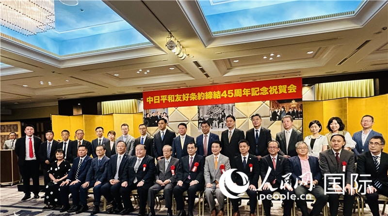 到場(chǎng)嘉賓合影留念。人民網(wǎng) 蔣曉辰攝