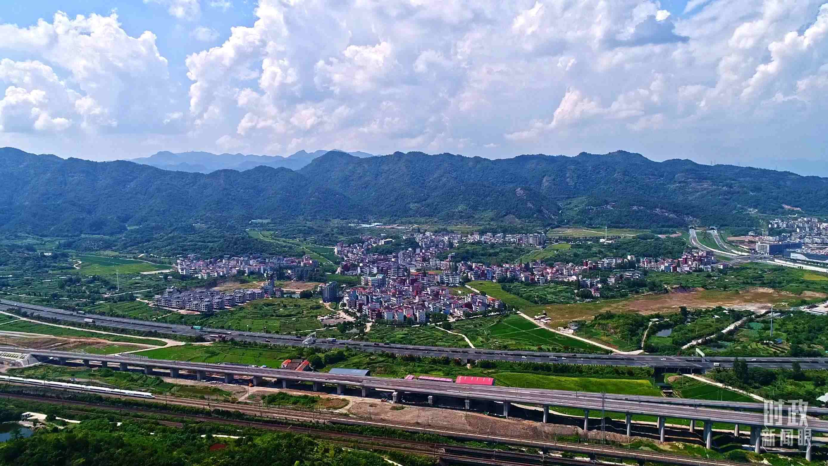 △李祖村航拍。（總臺(tái)央視記者范凱拍攝）