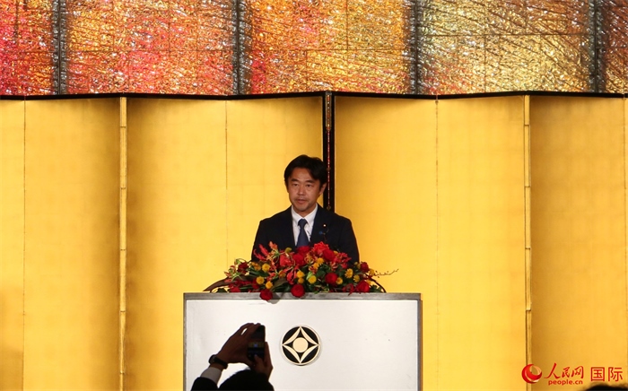 日本外務大臣政務官穗坂泰發(fā)表致辭。人民網(wǎng) 許可攝
