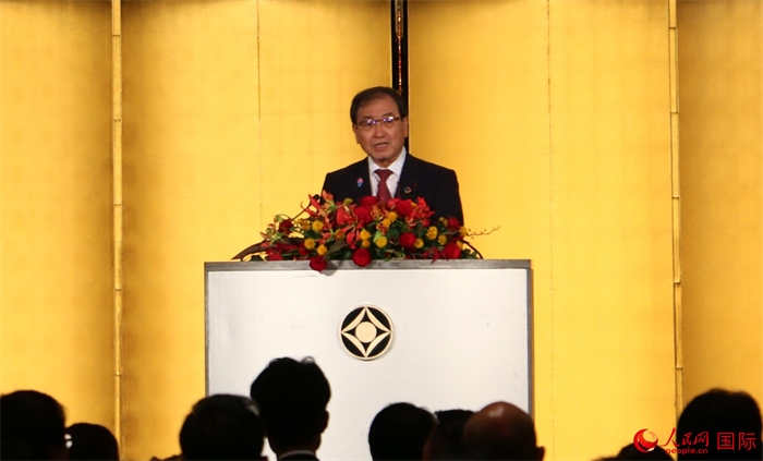 日本經(jīng)濟團體聯(lián)合會會長十倉雅和發(fā)表致辭。人民網(wǎng) 許可攝