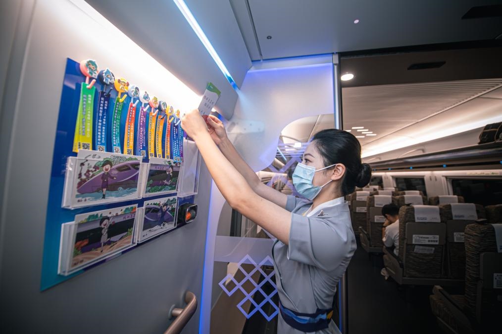 2023年9月16日，復興號亞運智能動車組列車正式載客運營。新華社記者 江漢 攝