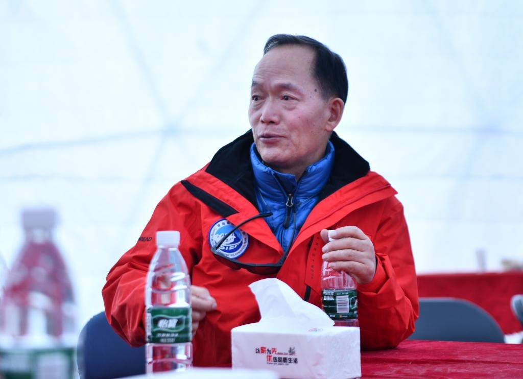 中國科學院院士、第二次青藏科考隊隊長姚檀棟在卓奧友峰登山大本營（9月29日攝）。新華社記者晉美多吉 攝