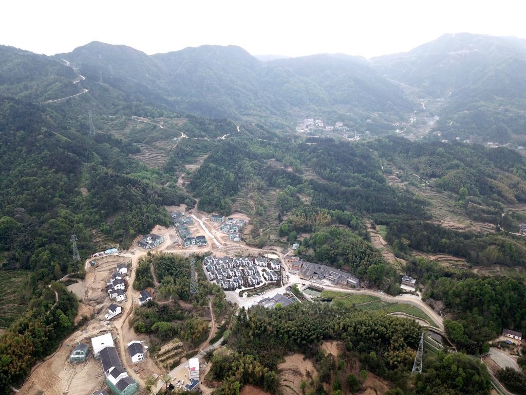 這是2020年4月16日拍攝的金寨縣大灣村村民新居（無人機(jī)照片）。新華社記者劉軍喜攝