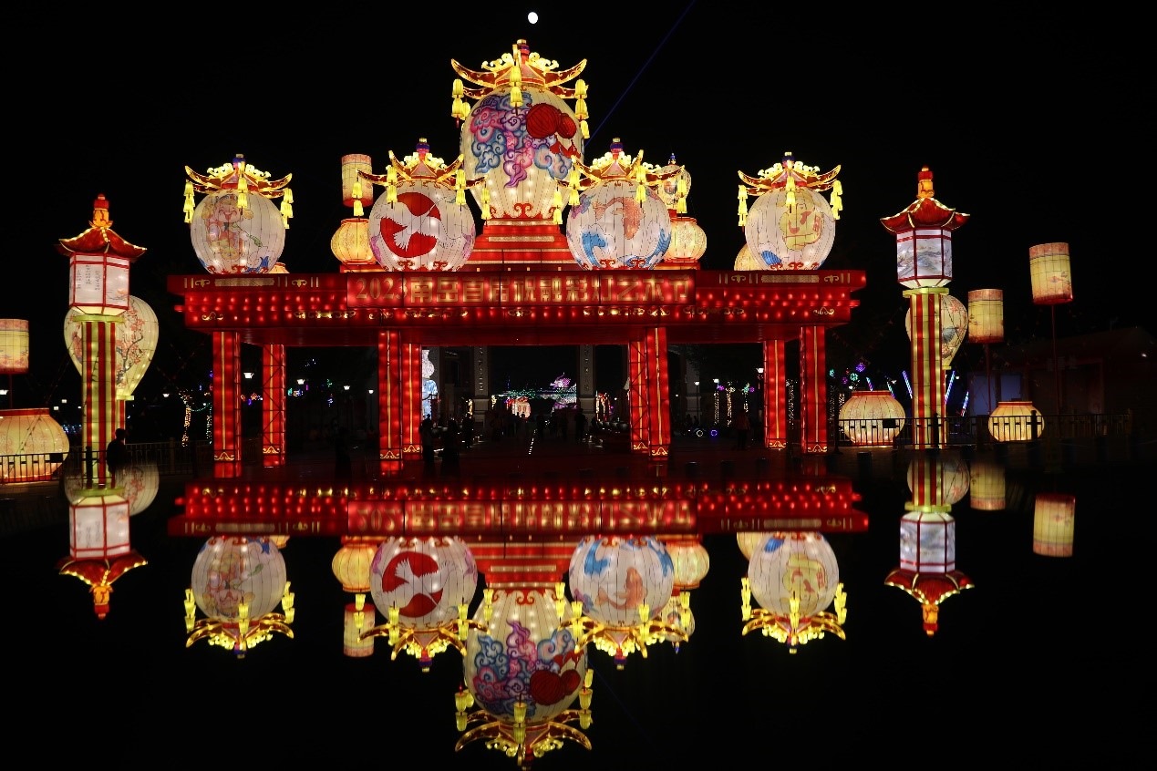 中秋國(guó)慶期間，南岳祝融文旅小鎮(zhèn)舉辦祝融花燈節(jié)。曹正平攝