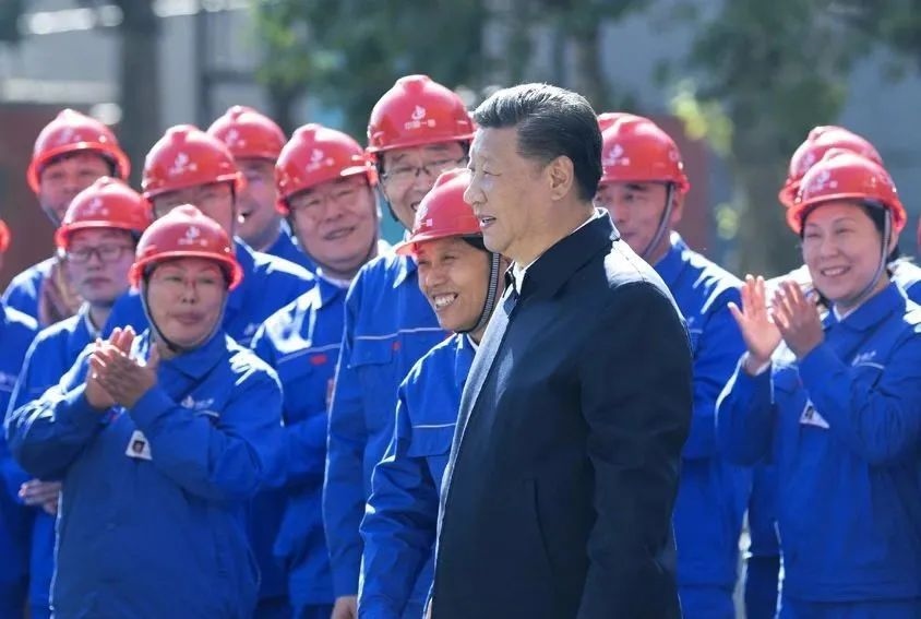△2018年9月26日，習(xí)近平總書記來到中國一重集團(tuán)，同工人親切交流。