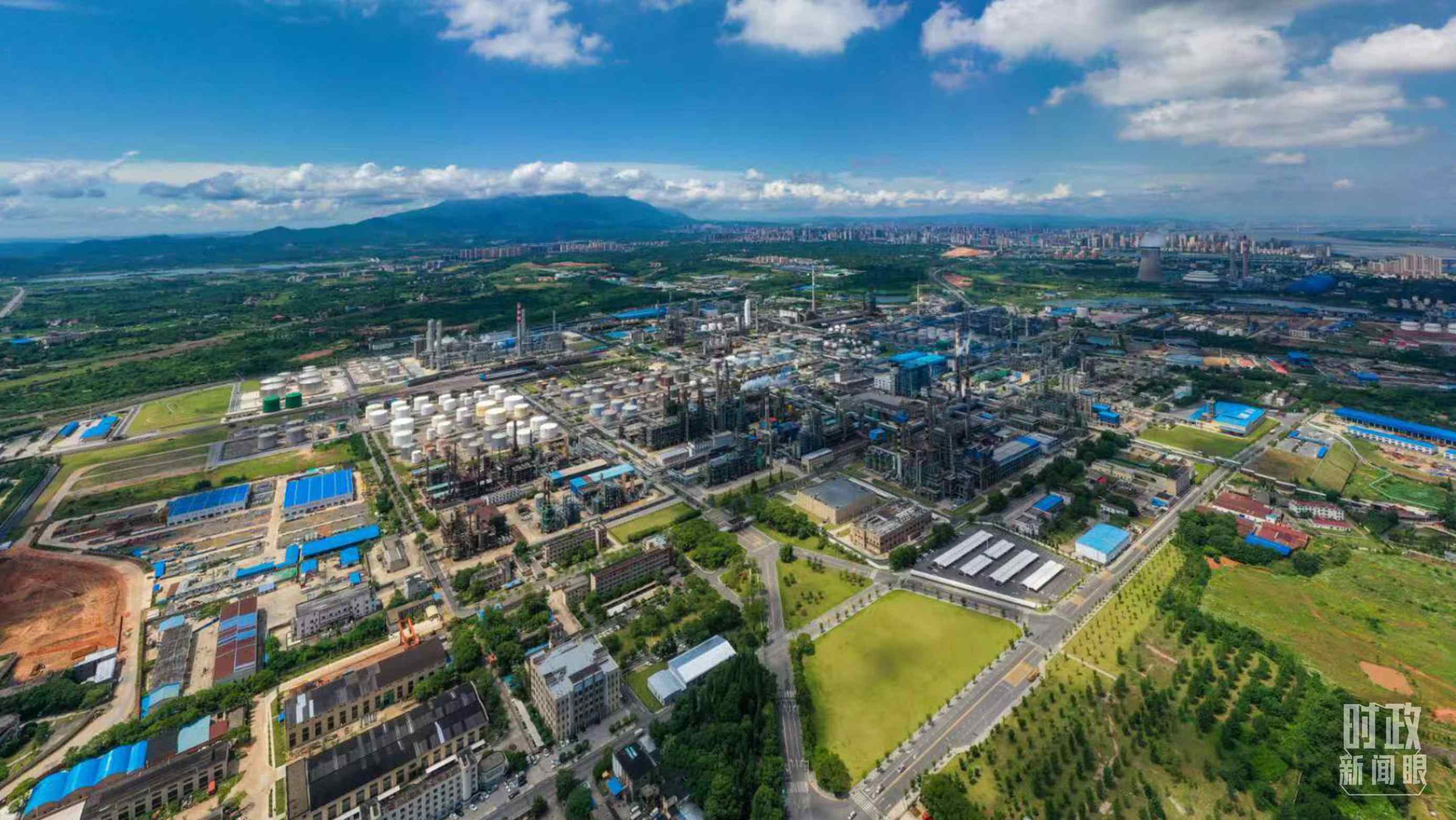△中國石化九江分公司。（總臺(tái)記者劉陽拍攝）