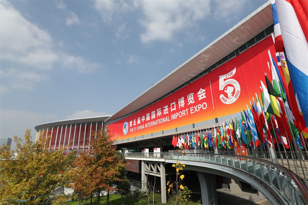 國家會(huì)展中心（上海）西入口處（2022年11月2日攝）。新華社記者 方喆 攝