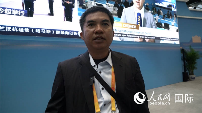 印尼《辛加朗綜合日報》記者班邦·蘇利斯提奧（Bambang Sulistio）與記者交談。人民網(wǎng) 楊春燕攝