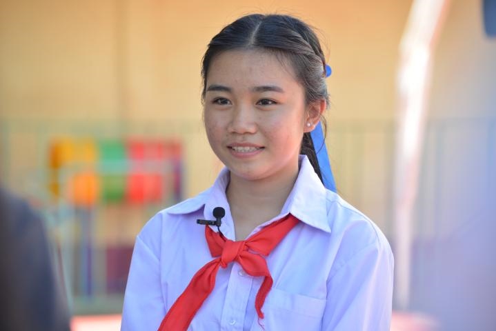 蓬批灣結束中國之行返回老撾后接受記者采訪。