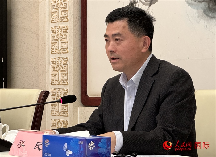 10月31日，歐美同學(xué)會(huì)秘書長(zhǎng)李民在第五屆中法文化論壇媒體吹風(fēng)會(huì)上講話。（人民網(wǎng) 謝瑩攝）