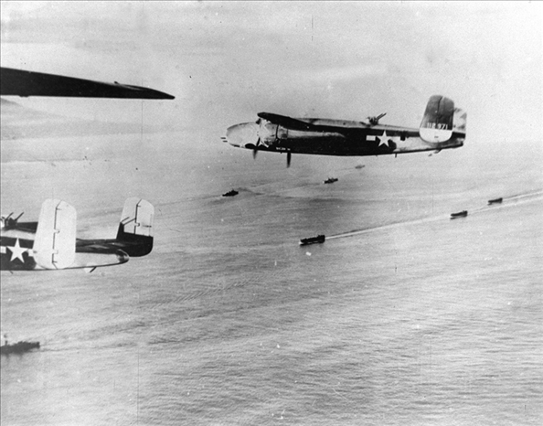 1942年4月18日，美國(guó)航空母艦甲板上B－25解放式轟炸機(jī)起飛轟炸東京工業(yè)區(qū)域，此為日本首次受盟軍之進(jìn)攻。