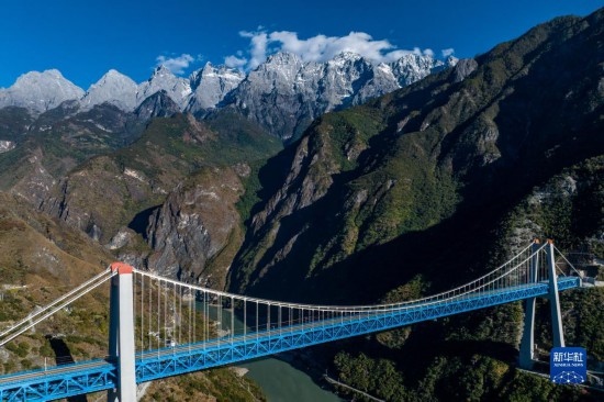 11月25日拍攝的麗香鐵路金沙江特大橋（無人機照片）。