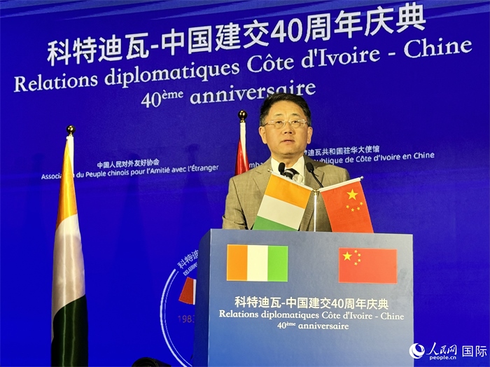 中國人民對外友好協(xié)會(huì)副會(huì)長姜江在招待會(huì)上致辭。人民網(wǎng) 謝瑩攝
