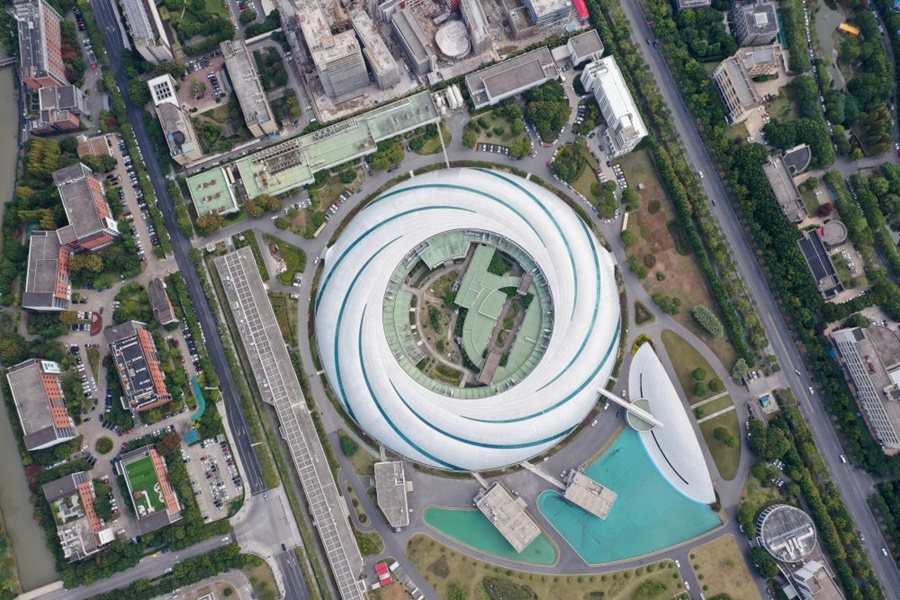位于上海張江科學(xué)城的國家大科學(xué)裝置上海光源（2020年10月26日攝，無人機照片）。