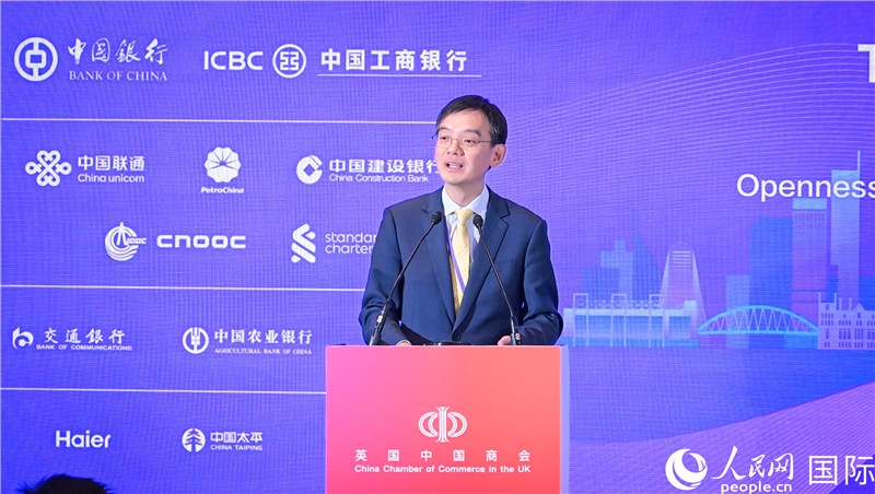 1. 英國中國商會會長、中國銀行倫敦分行行長方文建 致歡迎辭。郭錦標攝_副本