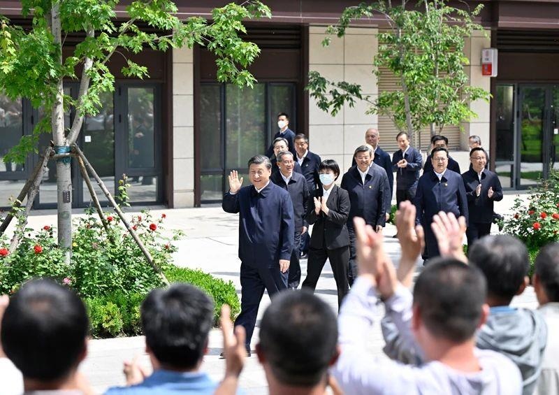 △2023年5月10日，習(xí)近平總書記在河北雄安新區(qū)容東片區(qū)南文營社區(qū)考察。