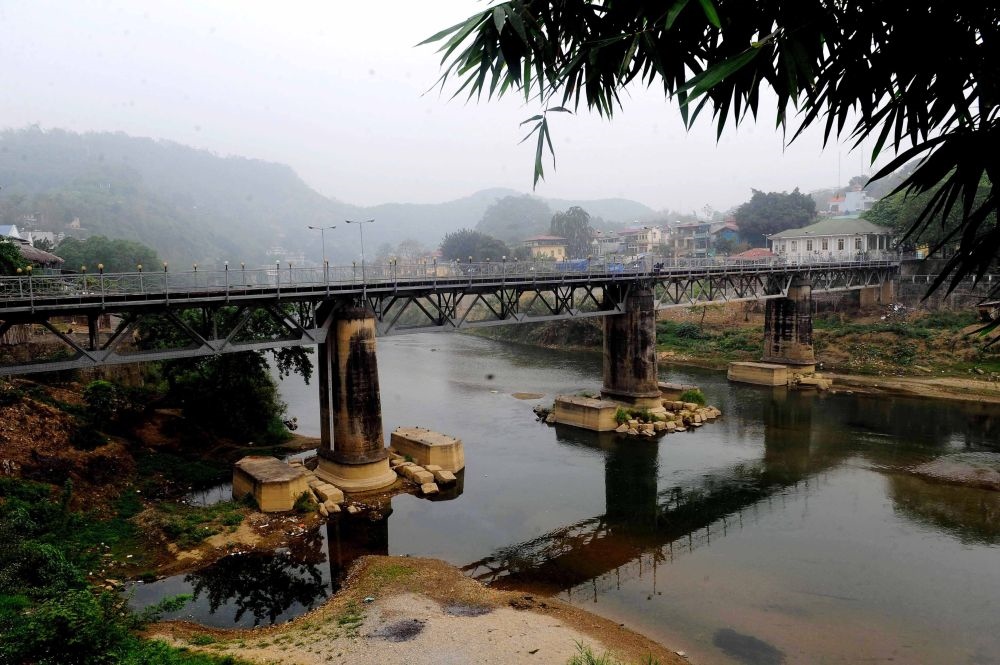 這是滇越鐵路連接中越兩國的中越鐵路大橋，橋的對岸是越南老街?。?010年3月20日攝）。